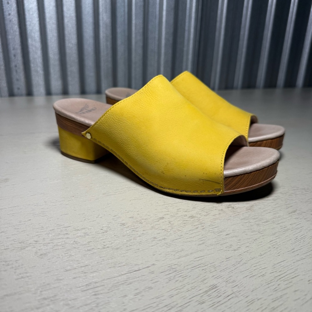 Dansko Leather Maci Mules in Daffodil Yellow, size 40, US 9 - 9.5, excellent